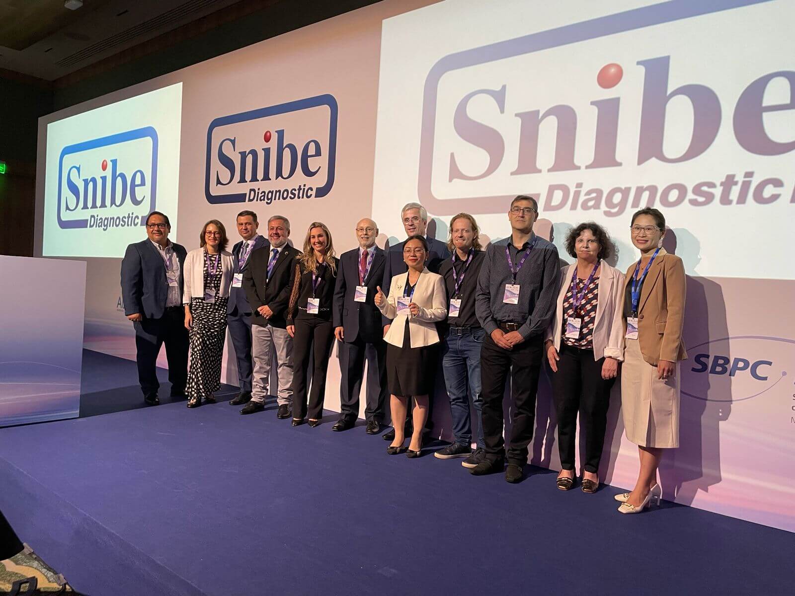 Expositores en el Simposio Internacional de Medicina Laboratorial de Snibe