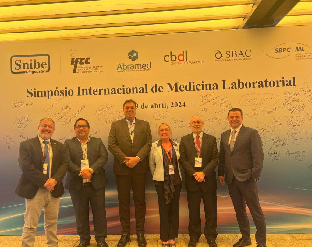 Presidentes Entidades en el Simposio Internacional de Medicina Laboratorial de Snibe